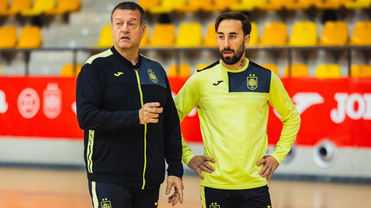 Jesús Velasco, con el exazulgrana Mario Rivillos