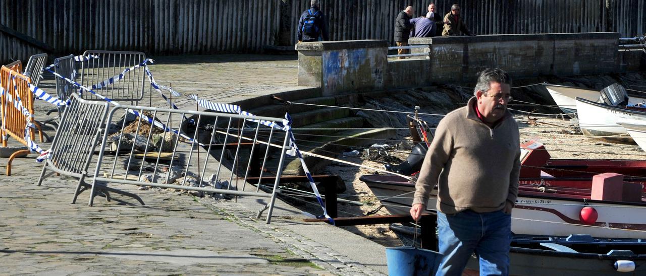 Parte del paseo de O Cantiño se hundió en 2016 a causa del efecto de las mareas.