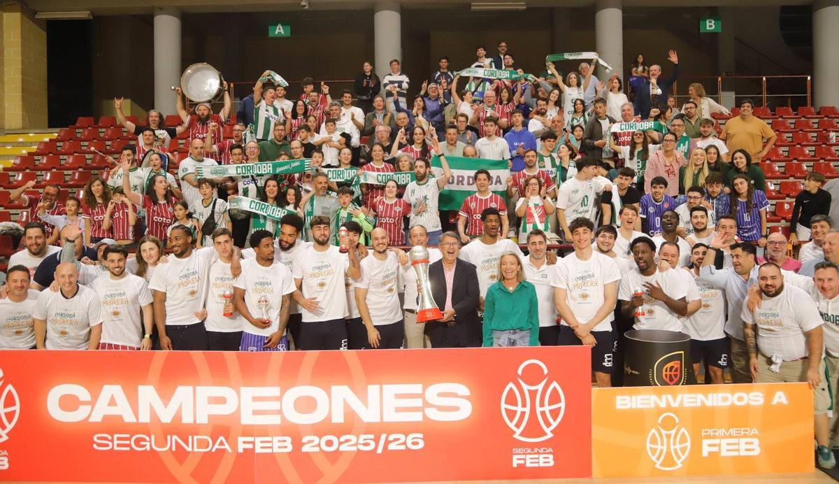 Celebración del ascenso del Coto Córdoba en Vista Alegre.