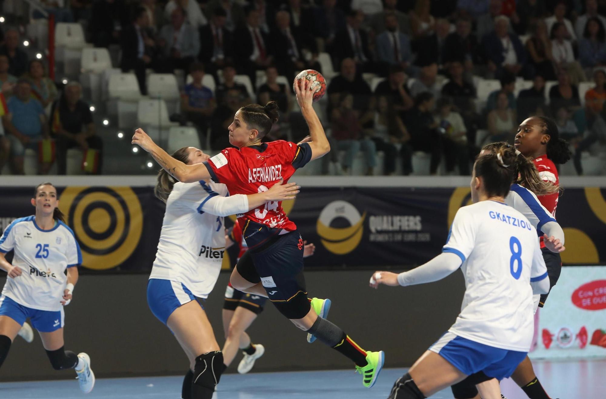 Todas las fotos del partido España - Grecia de balonmano femenino disputado en el Port de Sagunt