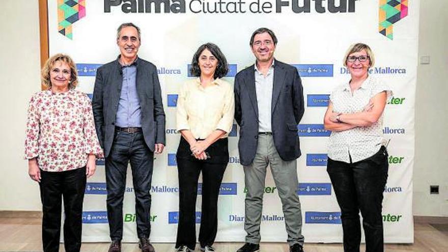 María Isabel Alcázar, Joan Riera, Marisa Goñi, Ignacio Alcalde y Mar Ferragut en el club DM. 