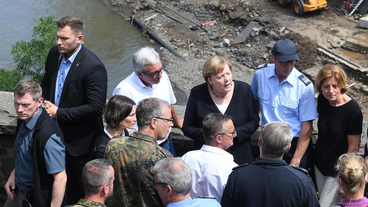 Merkel visita la zona cero de la catástrofe de Alemania