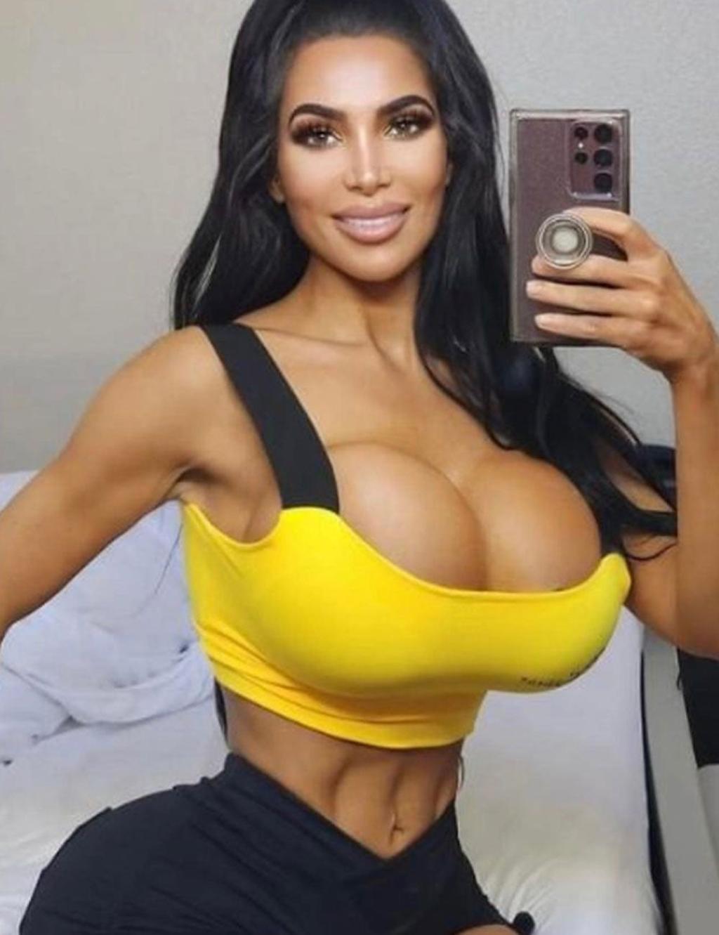 La doble de Kim Kardashian