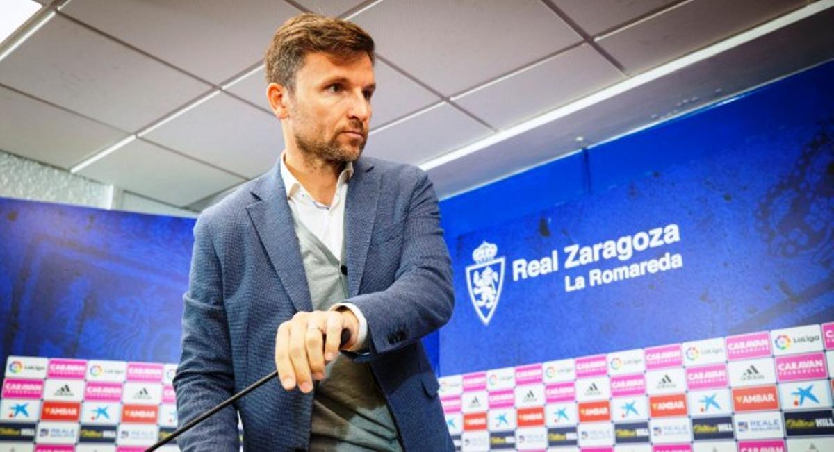 Lalo Arantegui, tras una rueda de prensa en su etapa de director deportivo del Real Zaragoza.