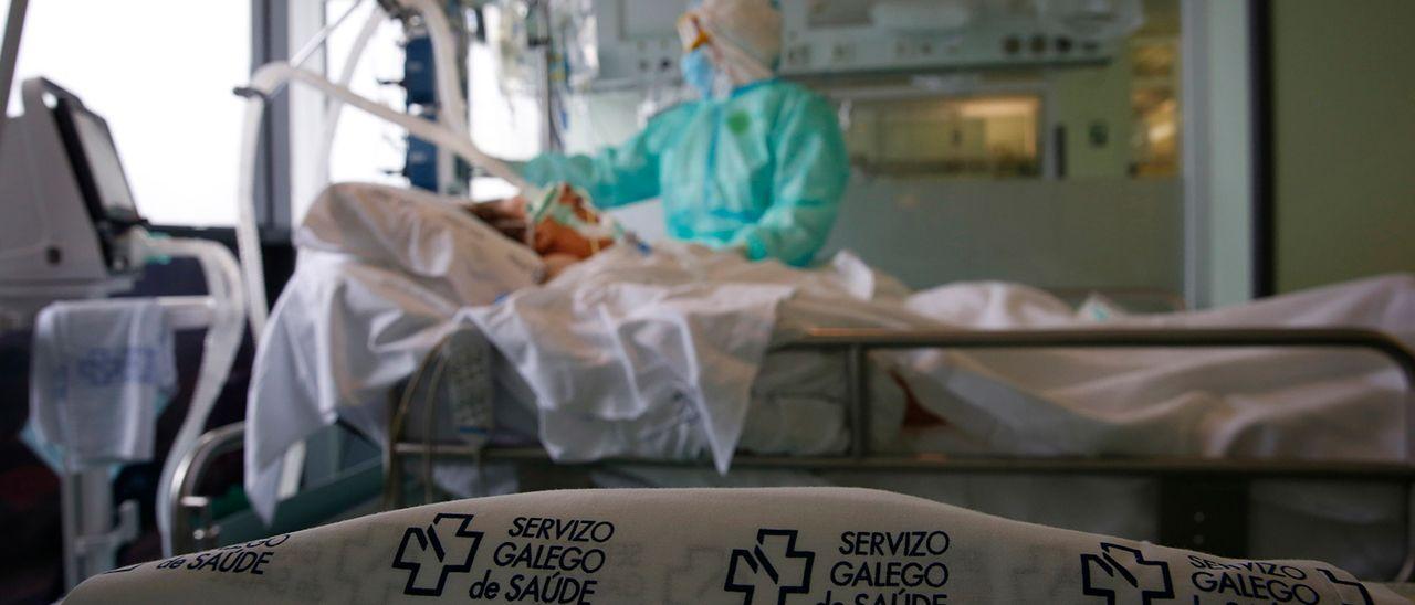 UCI del hospital Montecelo de Pontevedra durante la pandemia de COVID-19.