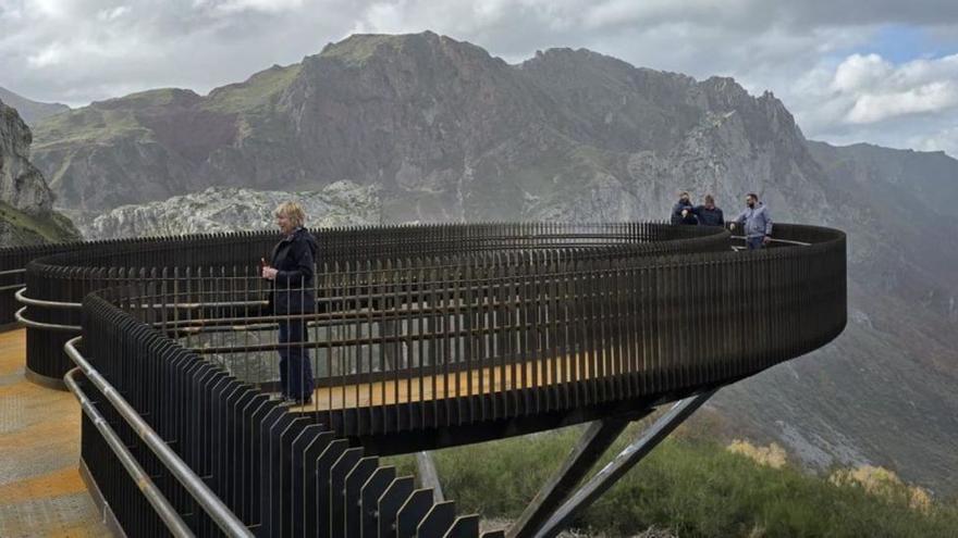 Asturias pone el selfie turístico en lo más alto (y estos miradores lo confirman)