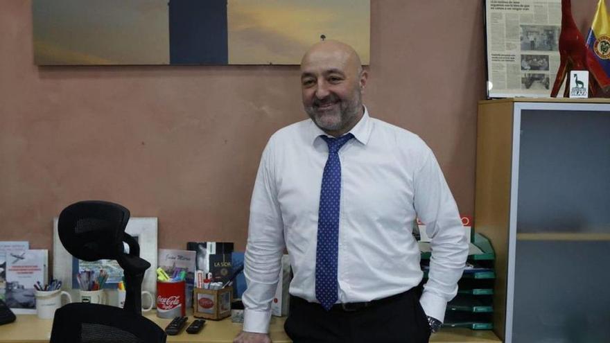 Guzmán Pendás, en su despacho en la Fundación Municipal de Servicios Sociales, que preside como concejal del área.