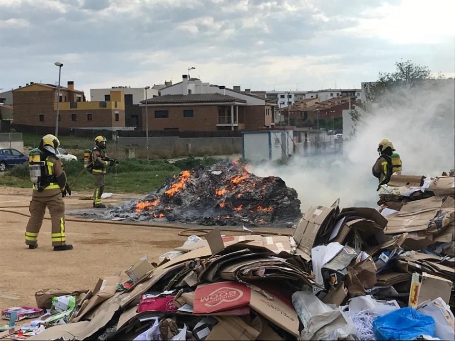 Incendi a Figueres, a la càrrega d'un camió