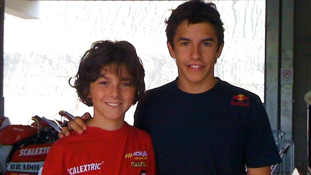 'Pecco' Bagnaia, con 13 años, y Marc Márquez, con 17, en Montmeló, en 2010.