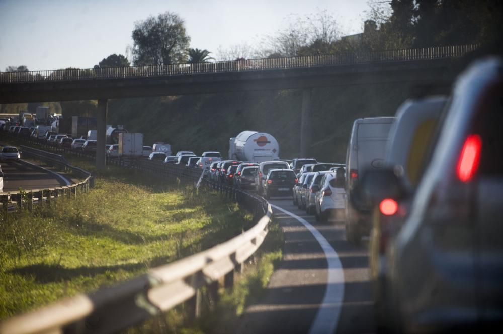 El accidente ocurrió en sentido salida de la ciudad (A Coruña-Santiago).