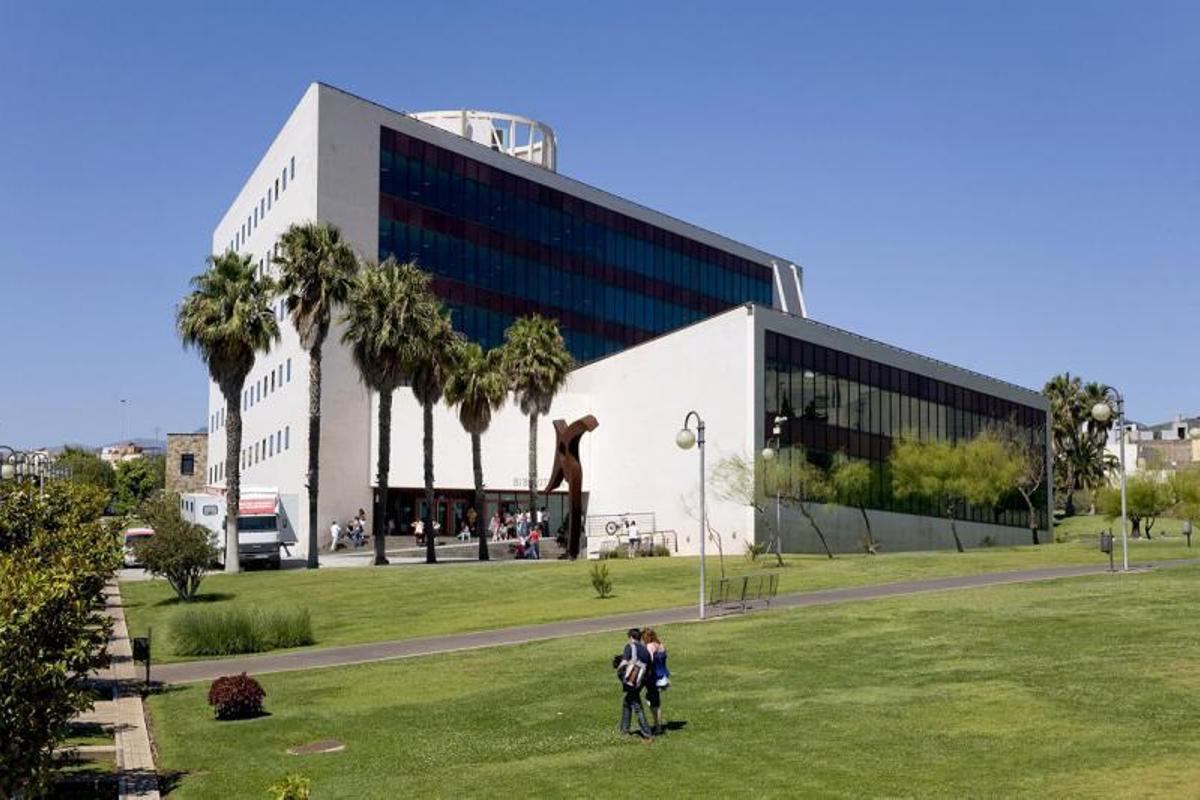 La biblioteca central de la ULL en el Campus de Guajara .