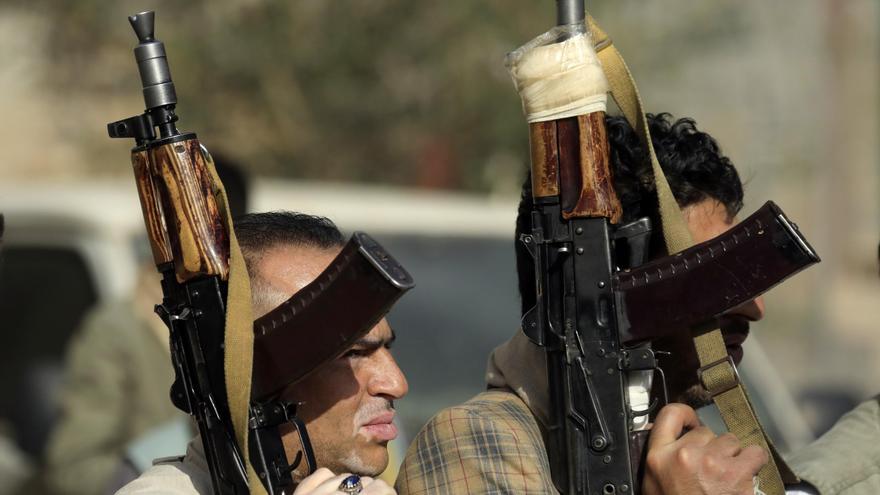Los hutíes responden al ataque de Estados Unidos contra el Yemen con 18 misiles y drones.