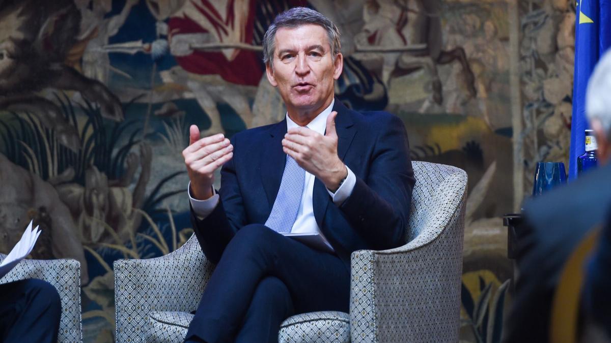 El presidente del Partido Popular, Alberto Núñez Feijóo, este martes, en un coloquio con empresarios en Madrid.organizado por Madrid Foro Empresarial. POLITICA Gustavo Valiente - Europa Press
