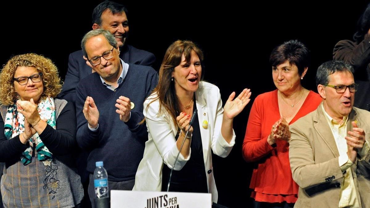 El 'president', Quim Torra, y la número dos de JxCat, Laura Borràs, este jueves, en Roses.