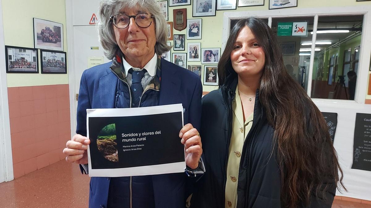 Ignacio Arias y su hija Marina, durante una presentación de su ley de Patrimonio Sensorial.