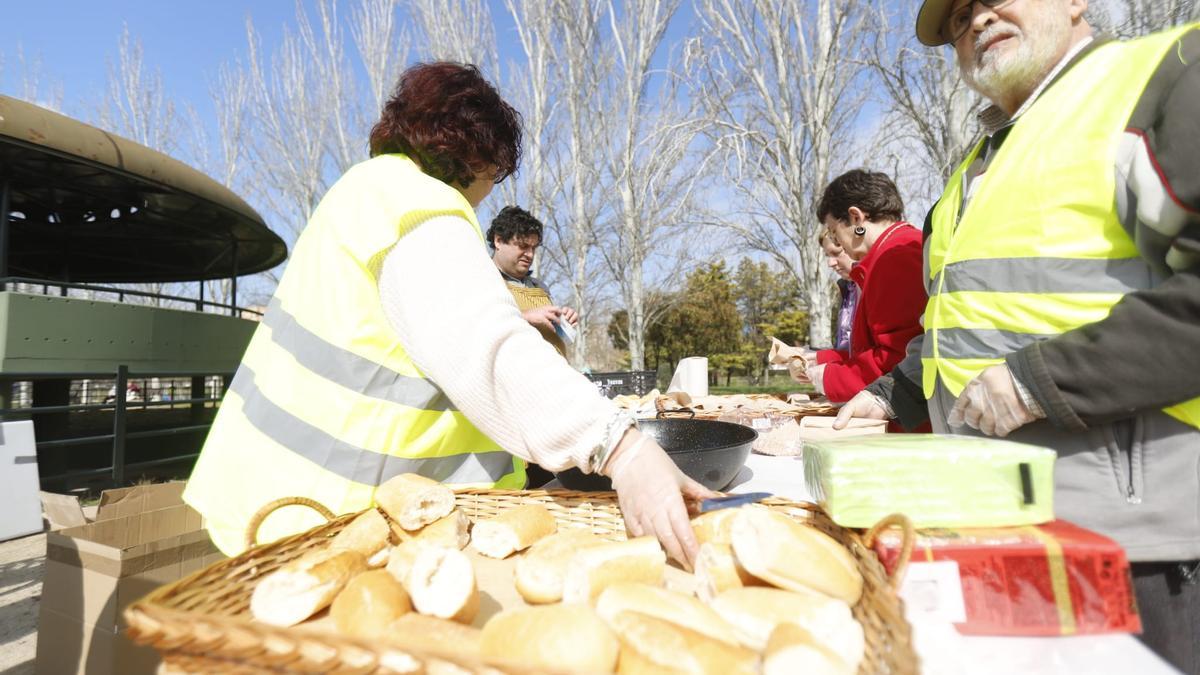 La Cincomarzada también se vive con fuerza en el barrio Oliver