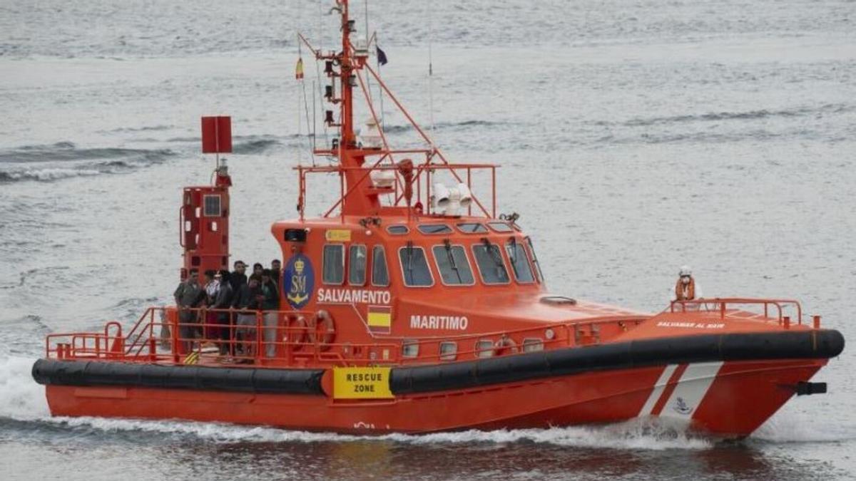 Salvamento Marítimo rescata dos pateras al noreste de Lanzarote con tres migrantes fallecidos y otro en estado crítico