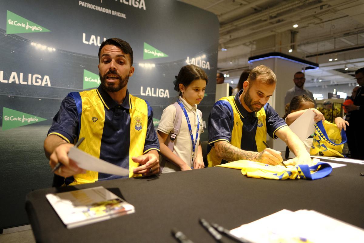 Firma de Jesé y Kirian en El Corte Inglés de Mesa y López