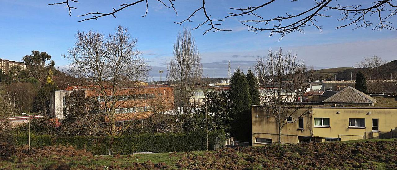 El barrio de Jardín de Cantos, con el colegio Virgen de las Mareas a la izquierda y la escuela infantil, dependiente de Bienestar Social, a la derecha. | Ricardo Solís