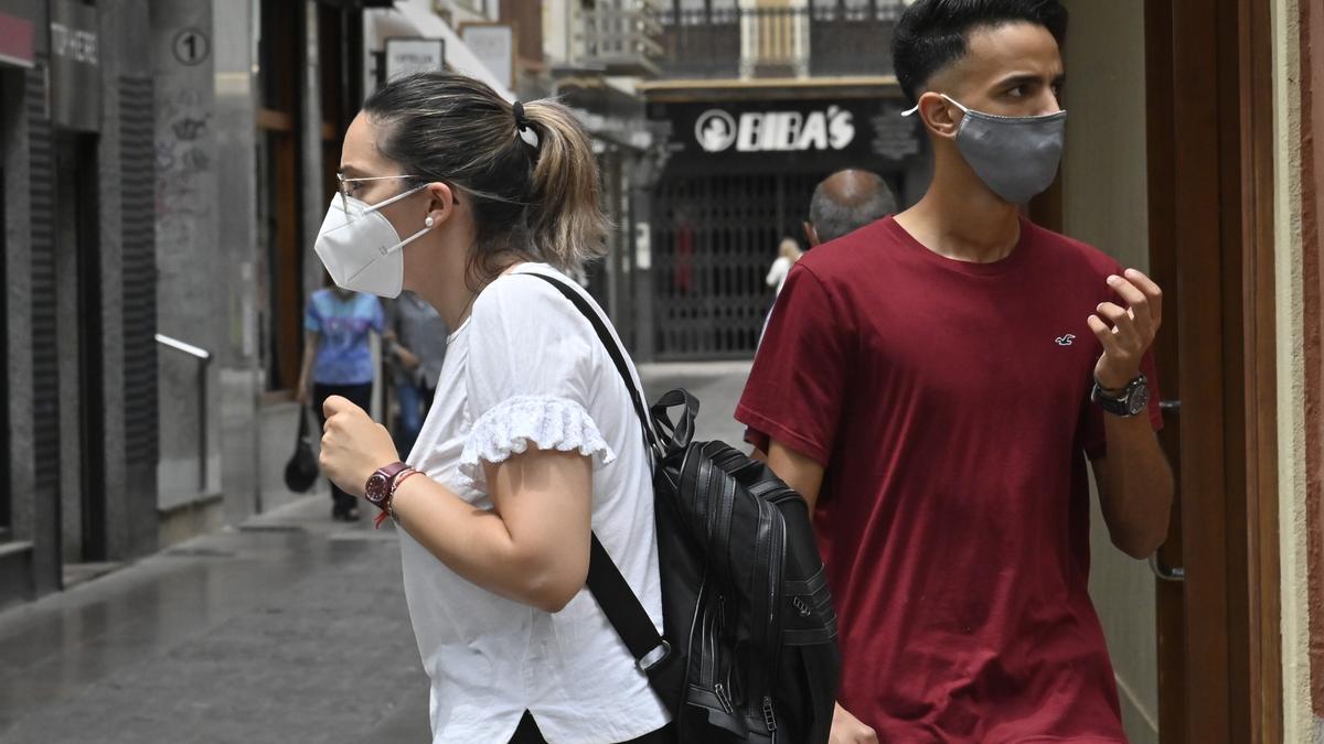 Desde este sábado el uso de mascarillas al aire libre ya no es obligatorio, siempre que se guarde 1,5 metros de distancia.