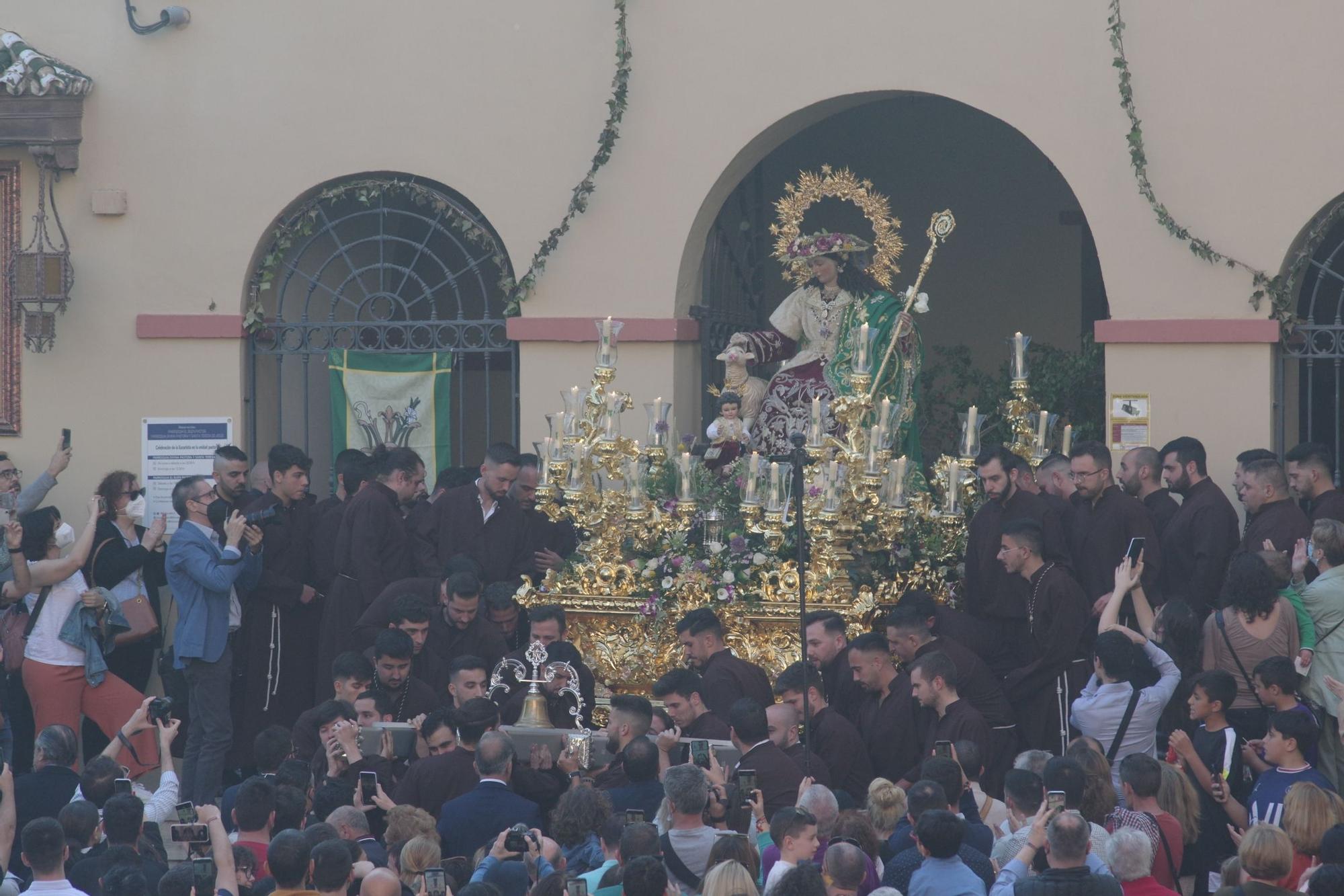 Procesión de alabanza de la Divina Pastora por las calles de Capuchinos