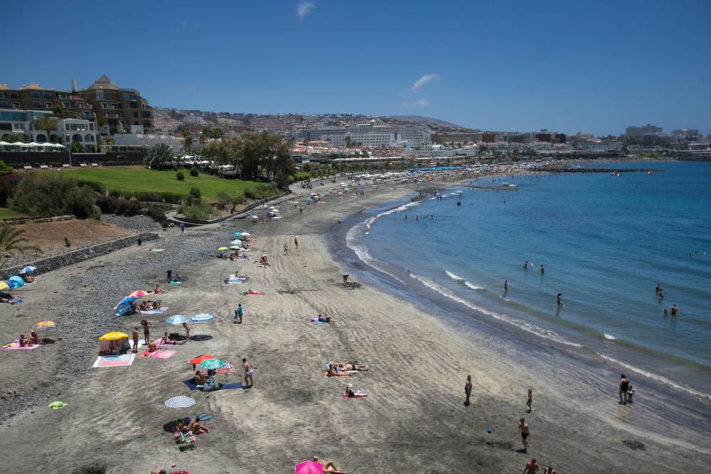 Llegada de pasajeros de TUI a aeropuerto del Sur