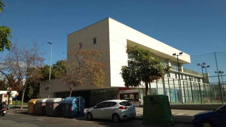 Centro social y deportivo de Teatinos, en la calle Mesonero Romanos.