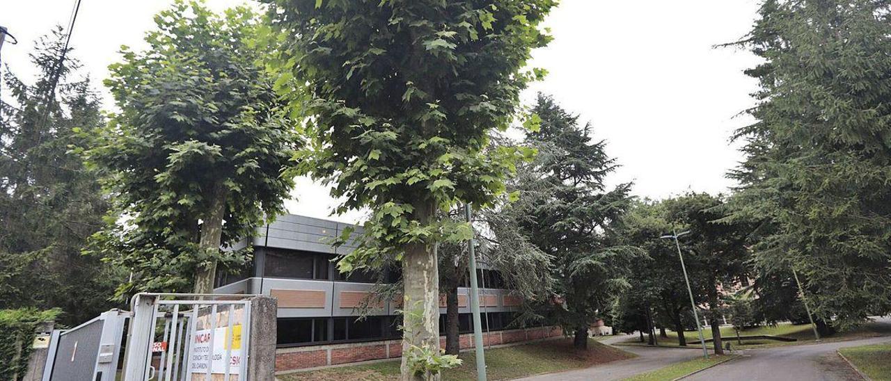 Las instalaciones del Instituto del Carbón junto a las que se levantará el nuevo edificio de cuatro plantas del Instituto de Lácteos en La Corredoria.