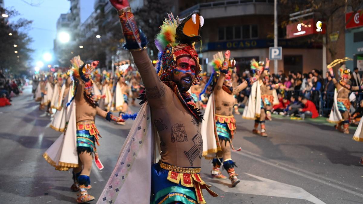 La comparsa Vendaval durante el gran desfile del domingo de Carnaval.