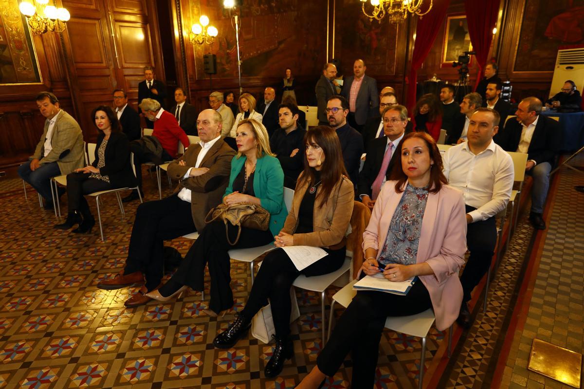 El foro se desarrolló en el Salón del Trono de la Diputación de Zaragoza.