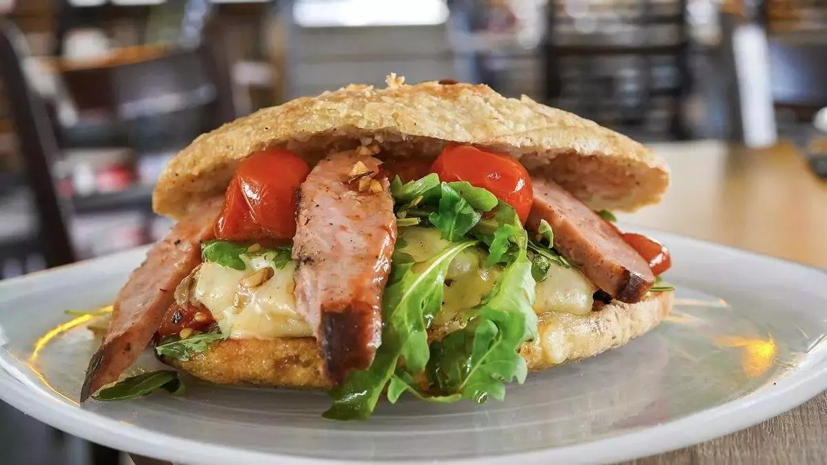 Tres bocadillos de rechupete para llevar a la playa en verano: fáciles y muy ricos
