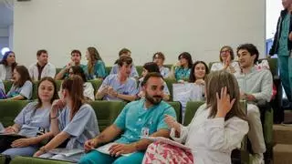 Del MIR al vértigo y la ilusión del primer paciente: “Pasas de estudiante a ser el médico de alguien de verdad”