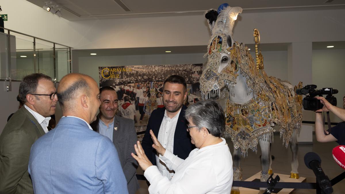 El alcalde de Molino junto a la edil de Cultura y los representantes del Bando y de la Casa Museo