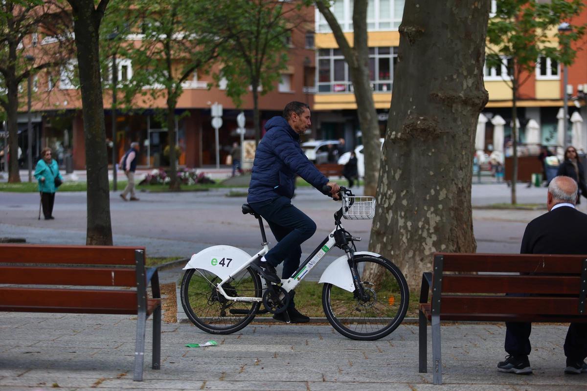EN IMÁGENES: Los usuarios de las bicicletas de alquiler en Avilés, críticos con el estado del servicio EN IMÁGENES: Los usuarios de las bicicletas de alquiler en Avilés, críticos con el estado del servicio