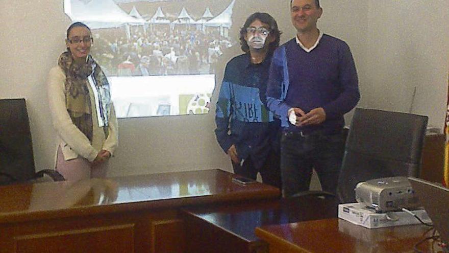 Los organizadores presentan la nueva web de la feria. // L.F.