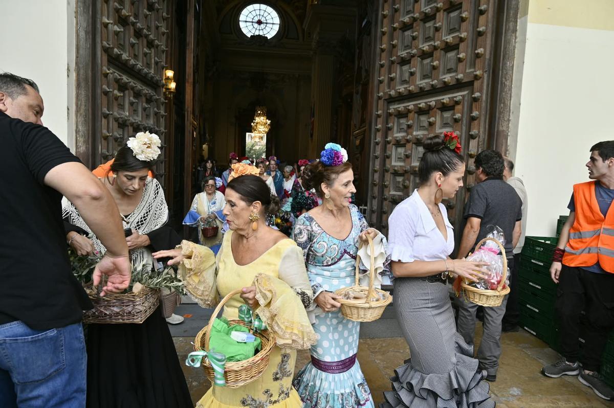 EN IMÁGENES | La Ofrenda de Frutos llena de color y tradición el centro de Zaragoza un año más