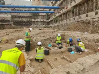 Encuentran cerca de 250 tumbas vacías de la Málaga musulmana en el solar del cine Andalucía