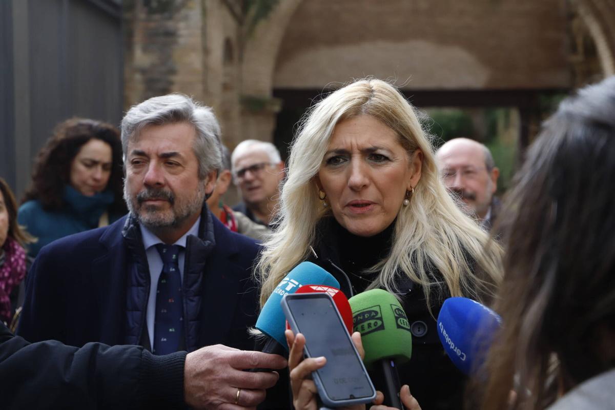 El delegado de Urbanismo. Miguel Ángel Torrico, y la teniente de alcalde delegada de Centro Histórico, Lourdes Morales, informan sobre la restauración de la Ermita de la Aurora