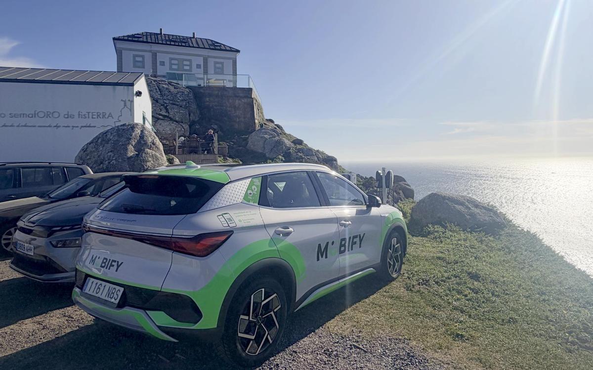 El vehículo se puede recoger en el hotel O Semáforo.