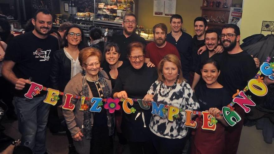 El Secretario celebra su centenario con clientes y amigos