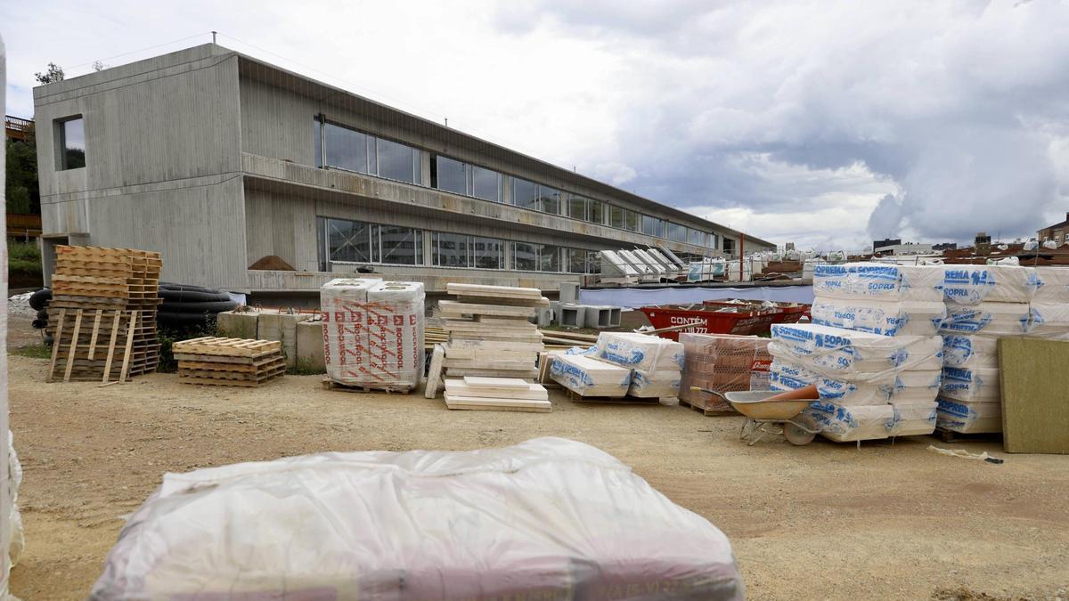 El colegio de Nuevo Roces, en obras, en una imagen de archivo.