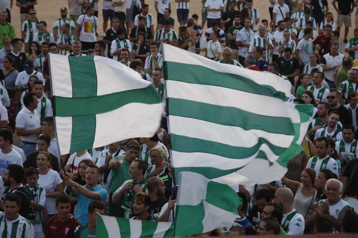 Los aficionados del Córdoba CF en el Arcángel