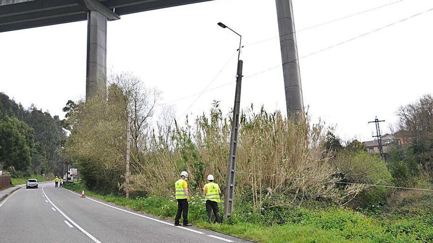 Inicio en marzo de las obras de cambio a led en Ameixoada.   | // G.N.