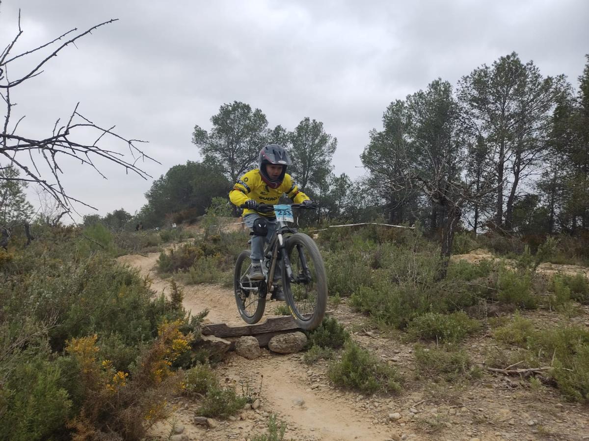 Un ciclista de la Escola BMX del CC Ontinyent durante una prueba.