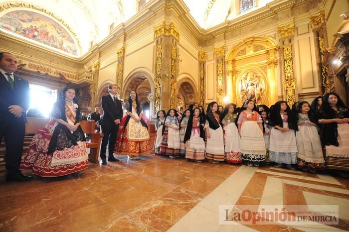 Ofrenda floral a la Virgen de las candidatas a Reina de la Huerta