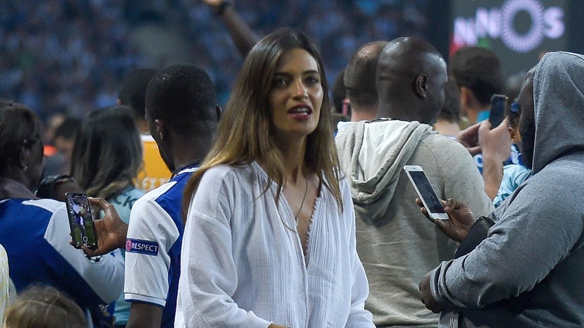Sara Carbonero, de blanco