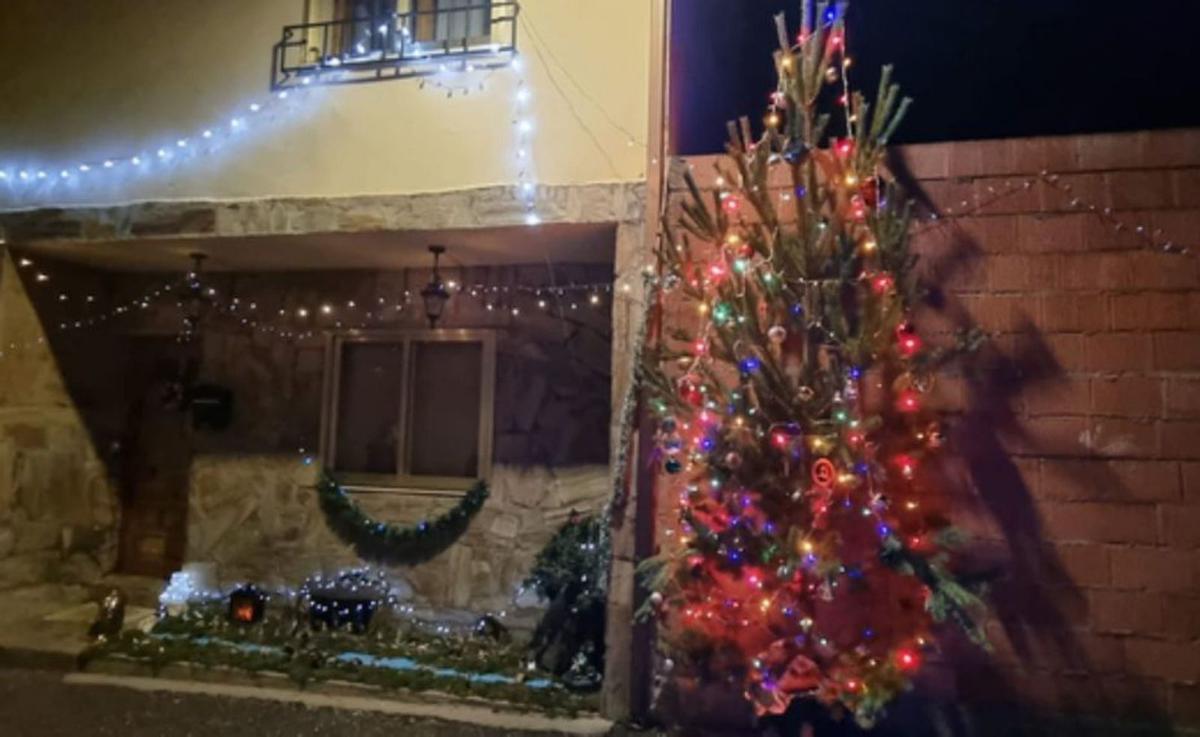 Las luces de Navidad engalanan la comarca