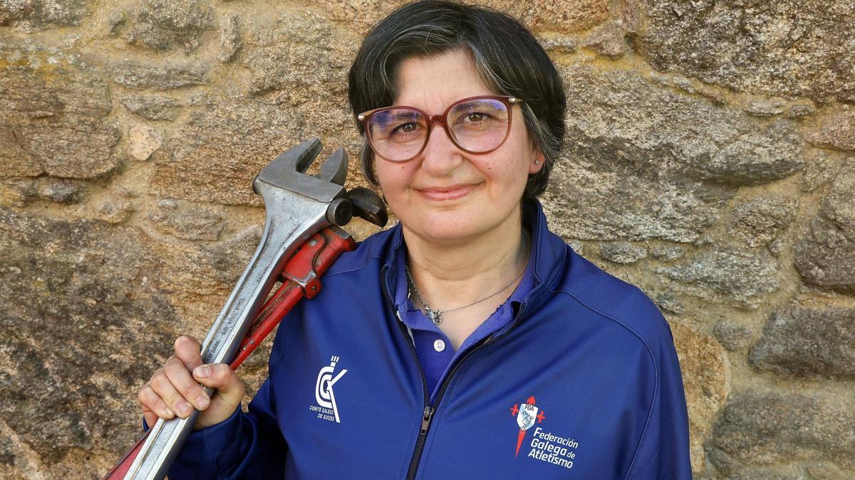 María Barbazán, fontanera y delegada en Santiago del Comité Gallego de Jueces de atletismo.
