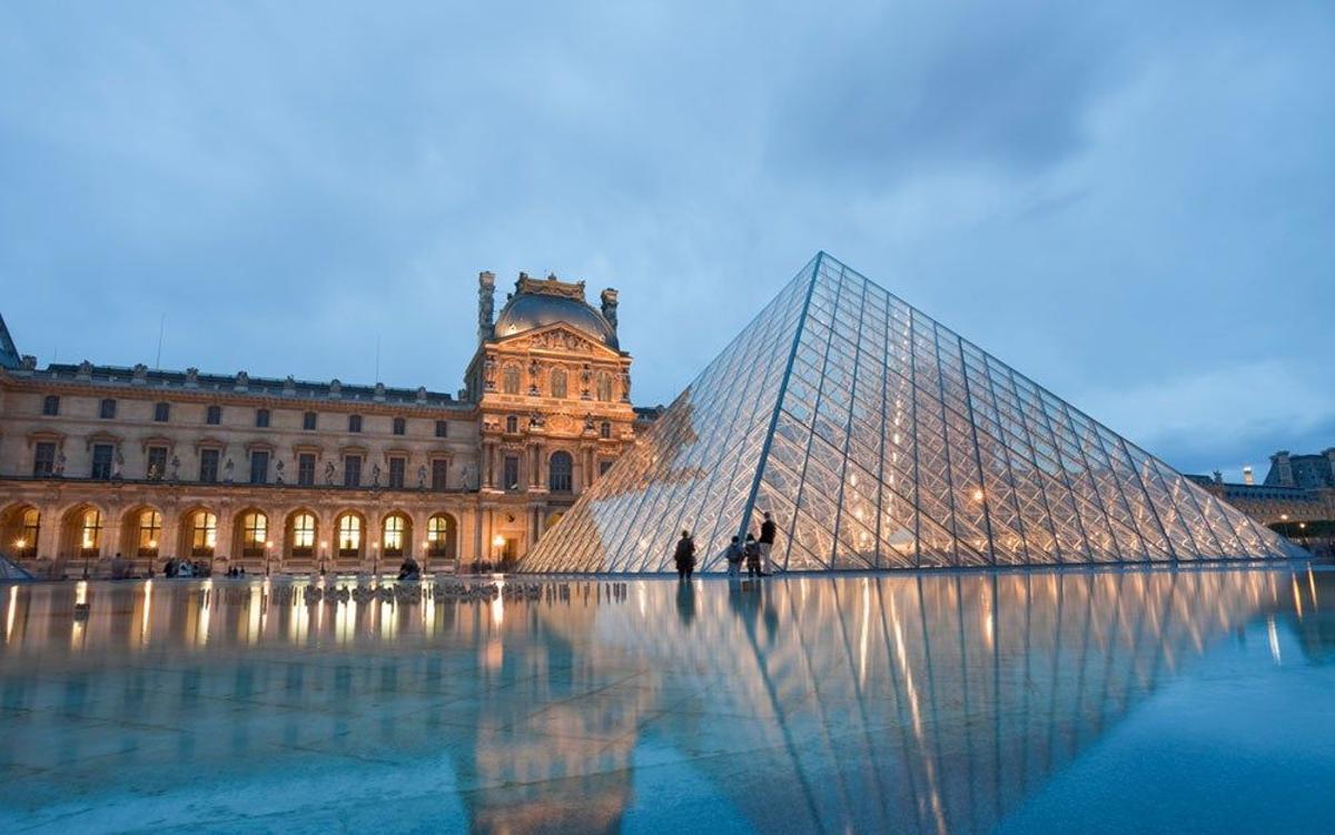 30 cumpleaños de la Prirámide del Louvre