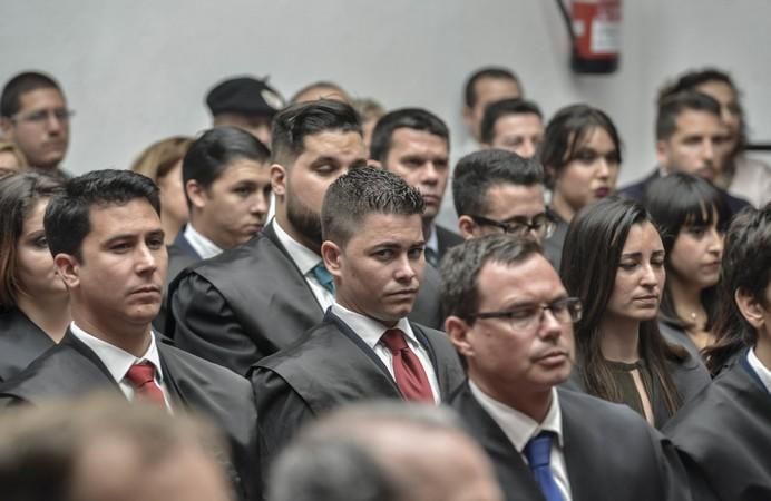 LAS PALMAS DE GRAN CANARIA A 19/05/2017. Acto de jura de nuevos abogados en el Colegio de Abogados Plaza de San Agustín. FOTO: J. PÉREZ CURBELO